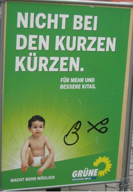 grünes Plakat aus dem Landtagswahlkampf 2010 mit Graffiti